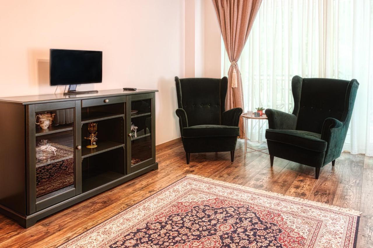 Nature Apartment - Minutes Away From The Old Town And Afi Mall 브라쇼브 외부 사진