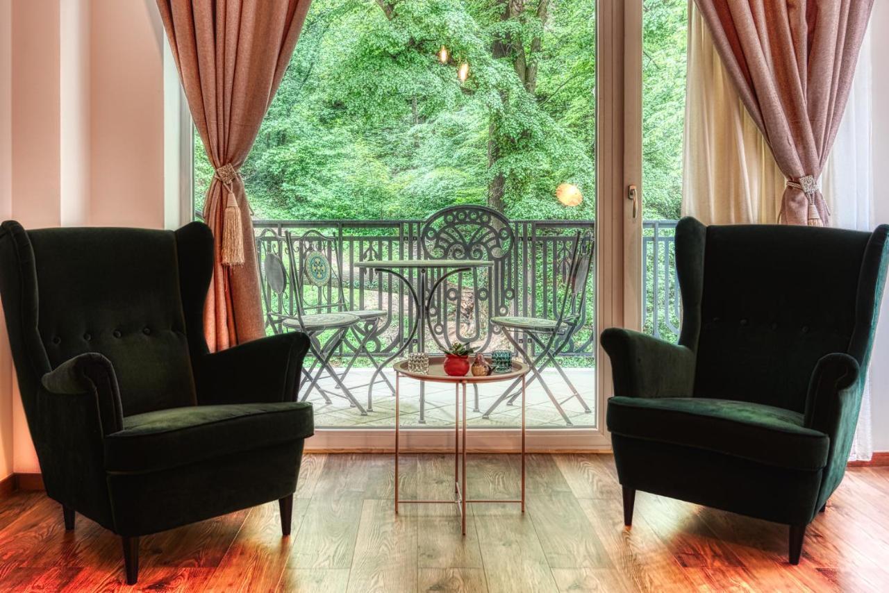 Nature Apartment - Minutes Away From The Old Town And Afi Mall 브라쇼브 외부 사진