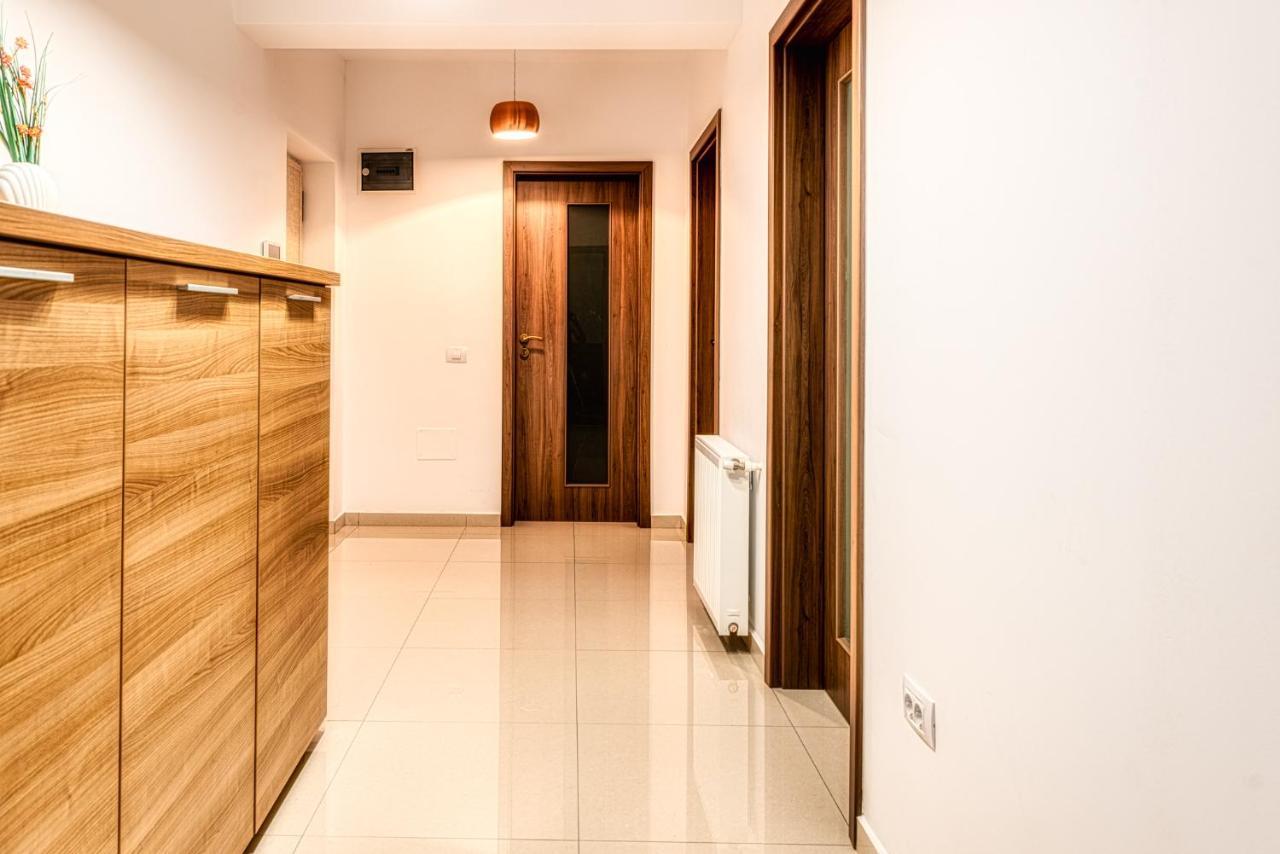 Nature Apartment - Minutes Away From The Old Town And Afi Mall 브라쇼브 외부 사진