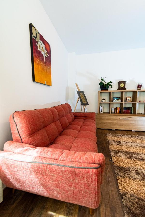 Nature Apartment - Minutes Away From The Old Town And Afi Mall 브라쇼브 외부 사진