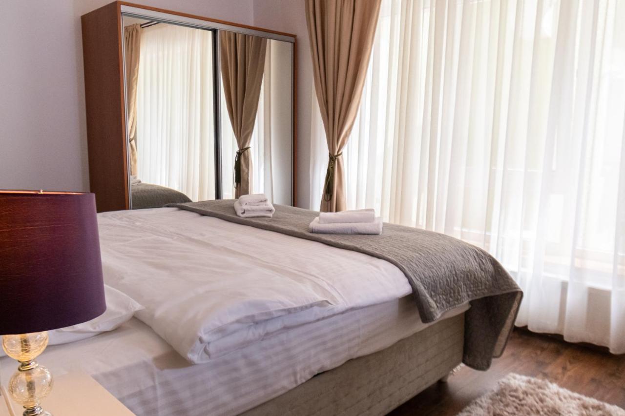 Nature Apartment - Minutes Away From The Old Town And Afi Mall 브라쇼브 외부 사진